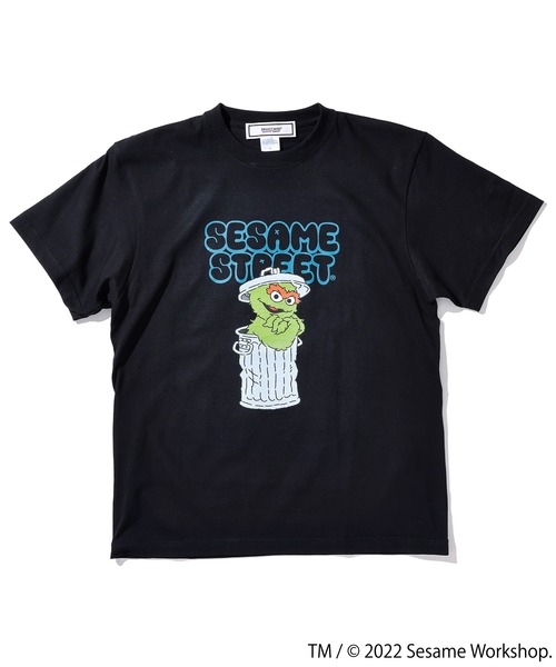 PROJECT SR'ES(プロジェクトエスアールエス)の「【SESAME STREET×PROJECT SR’ ES】Oscar/オスカー SS TEE(Tシャツ/カットソー・メンズ・ホワイト/ブラック・LARGE/X-LARGE/MEDIUM)」の2枚目の写真