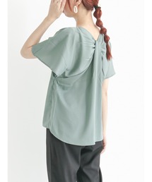 後ろねじりブラウス