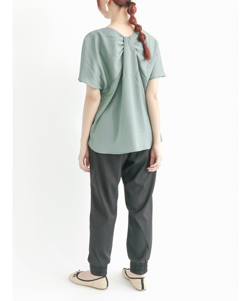 Te chichi TERRASSE（テチチテラス）の「後ろねじりブラウス（シャツ/ブラウス・レディース・ブラック/オフホワイト/グリーン・ﾌﾘ-）」の5枚目の写真