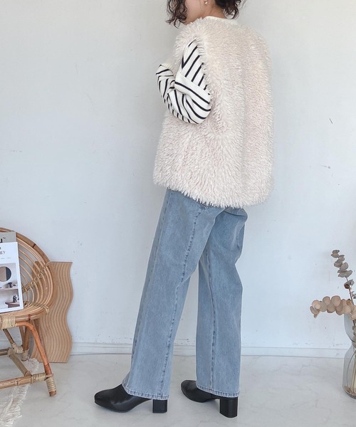 AS KNOW AS plus（アズノゥアズプラス）の「♪シープくるくる フェイクファーベスト　【2023AWアイテム】（ベスト・レディース・ベージュ/ブラウン/アイボリー/モカ/チャコールグレー・FREE）」の12枚目の写真