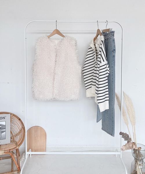 AS KNOW AS plus（アズノゥアズプラス）の「♪シープくるくる フェイクファーベスト　【2023AWアイテム】（ベスト・レディース・ベージュ/ブラウン/アイボリー/モカ/チャコールグレー・FREE）」の19枚目の写真