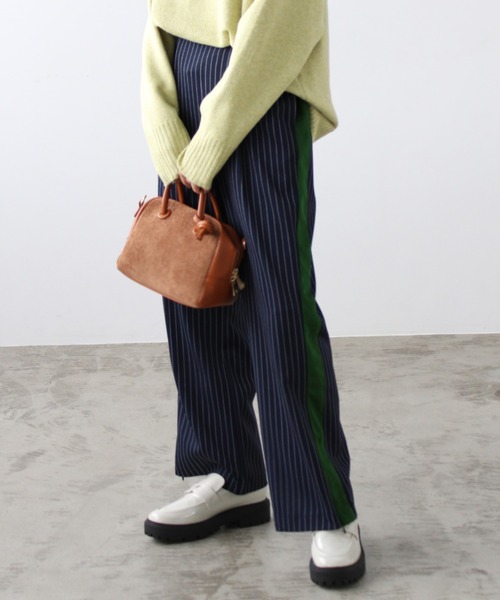 GeeRA(ジーラ)の「サイドライン裾スリットパンツ(その他パンツ・レディース・ブラック/ネイビー・SMALL/MEDIUM/LARGE)」の1枚目の写真