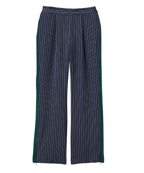 GeeRA(ジーラ)の「サイドライン裾スリットパンツ(その他パンツ・レディース・ブラック/ネイビー・SMALL/MEDIUM/LARGE)」の4枚目の写真