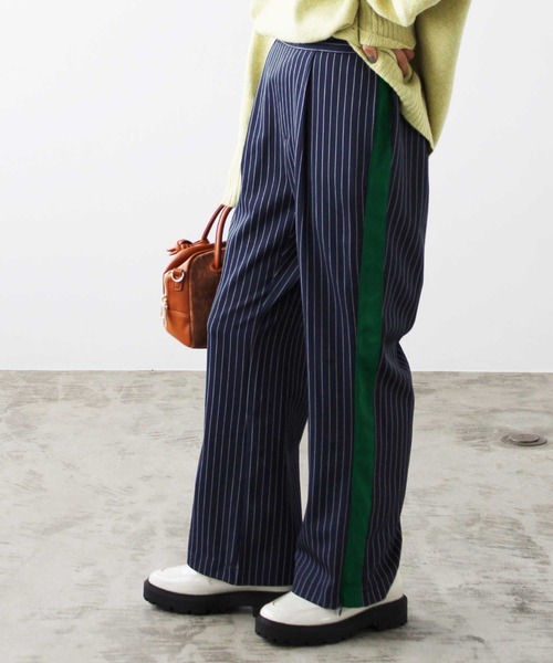 GeeRA(ジーラ)の「サイドライン裾スリットパンツ(その他パンツ・レディース・ブラック/ネイビー・SMALL/MEDIUM/LARGE)」の3枚目の写真