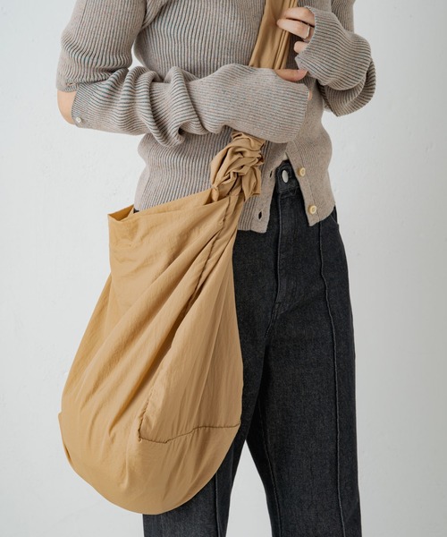 Kastane(カスタネ)の「【新色追加】ナイロントートBAG(ショルダーバッグ・レディース・ベージュ/ブラック/グリーン/オレンジ/ブラウン/アイボリー/ミント・FREE/0)」の15枚目の写真