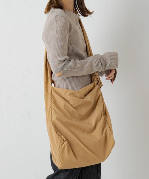 Kastane(カスタネ)の「【新色追加】ナイロントートBAG(ショルダーバッグ・レディース・ベージュ/ブラック/グリーン/オレンジ/ブラウン/アイボリー/ミント・FREE/0)」の14枚目の写真