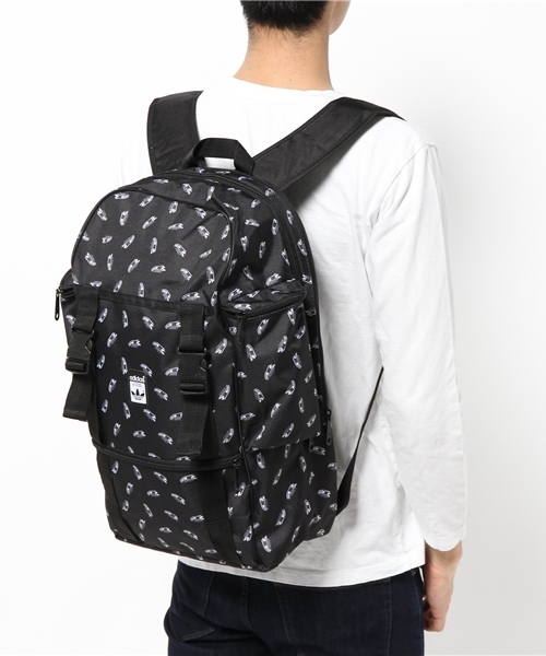 adidas(アディダス)の「ユニセックス アディダス スーパースター柄 バックパック リュック adidas BP CAMP SS S20109(バックパック/リュック・メンズ・ブラック・ONE SIZE)」の2枚目の写真