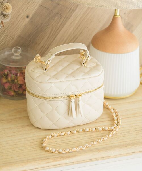 ems excite（エムズエキサイト）の「キルティングバニティショルダー（ショルダーバッグ・レディース・ブラック/ナチュラル/ピンク・ONE SIZE）」の14枚目の写真