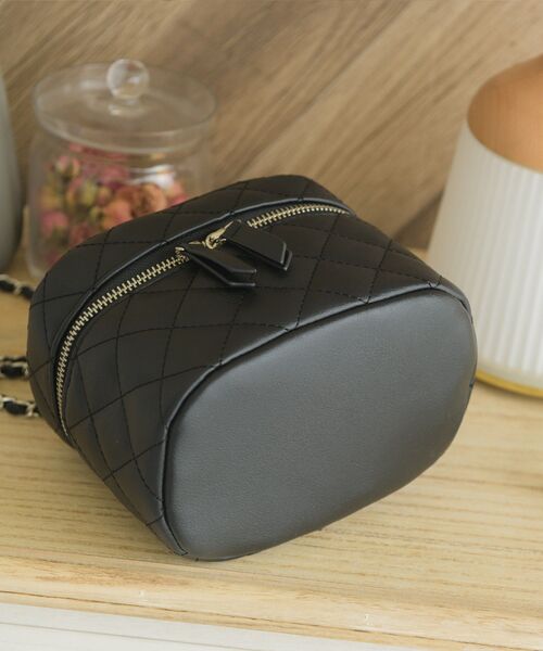 ems excite（エムズエキサイト）の「キルティングバニティショルダー（ショルダーバッグ・レディース・ブラック/ナチュラル/ピンク・ONE SIZE）」の7枚目の写真