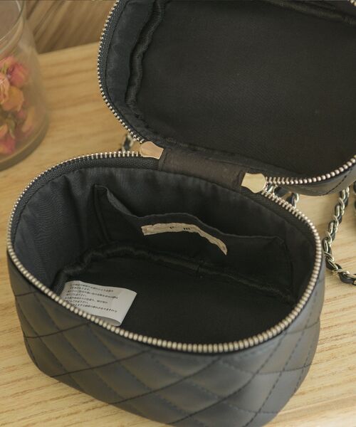 ems excite（エムズエキサイト）の「キルティングバニティショルダー（ショルダーバッグ・レディース・ブラック/ナチュラル/ピンク・ONE SIZE）」の4枚目の写真