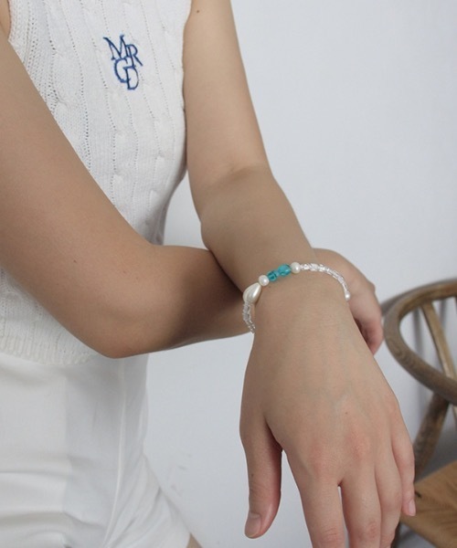 sickfumedot（シクプムドット）の「【sickfumedot 】ブルークランキーブレスレット / Blue Crunchy Bracelet（ブレスレット・レディース・ホワイト×ブルー・17cm）」の3枚目の写真