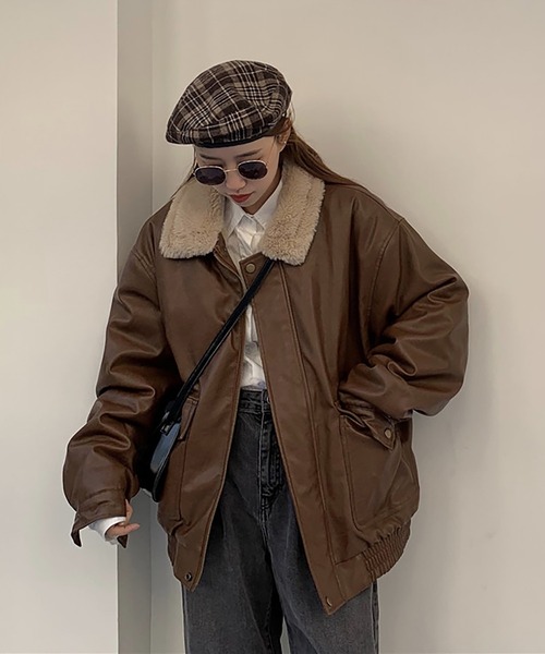 Doula Doula（ドゥーラドゥーラ）の「ヴィンテージライク合成皮革ブルゾンジャケット（ブルゾン・レディース・ブラック/ブラウン/グレイッシュベージュ・FREE）」の5枚目の写真