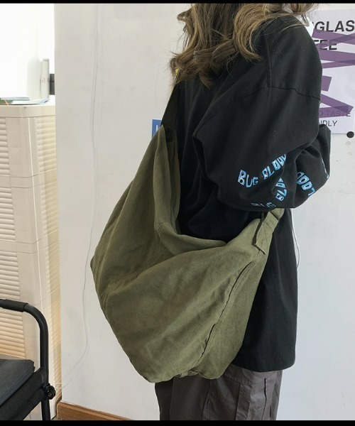 fd style(エフディ スタイル)の「キャンバスショルダーバッグ(ショルダーバッグ・レディース・ブラック/カーキ/アイボリー/レッド・FREE)」の12枚目の写真