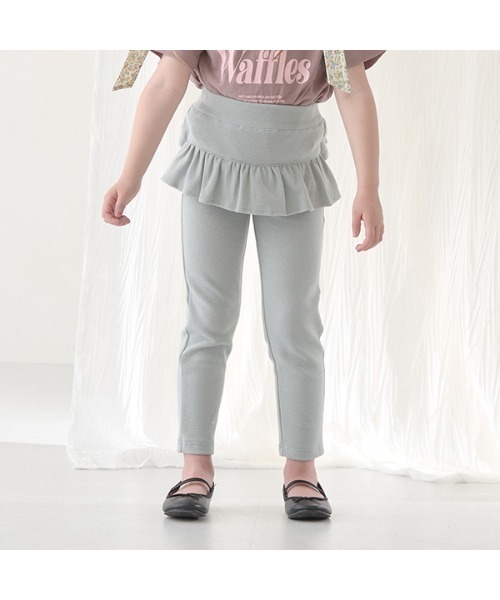 Lycee mine(リセマイン)の「【エニウェアシリーズ】フリルフリルスリムパンツ(その他パンツ・キッズ・ベージュ系/ミント/サックスブルー系/ブラック/ラベンダー/アイボリー・100cm/110cm/120cm/130cm/140cm)」の4枚目の写真