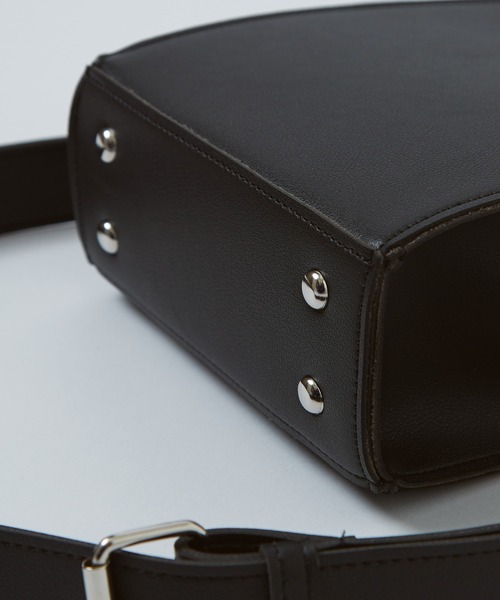 improves(インプローブス)の「合皮 ショルダー サコッシュ(ハンドバッグ・メンズ・ブラック・FREE)」の4枚目の写真