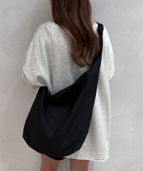 apres jour mignon（アプレジュールミニョン）の「【apresjour mignon×ARIAZ】ナイロンショルダーバッグ（ショルダーバッグ・レディース・アイボリー/ブラック・ONESIZE）」の6枚目の写真