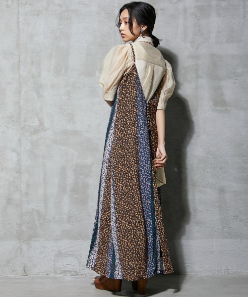 GEVS.（ジェイヴィス）の「＜大きいサイズ＞フラワープリントキャミソールワンピース GEVS.（ワンピース・レディース・ブルー系/イエロー系・3L/LL/L/4L/5L/10L/6L/8L）」の9枚目の写真