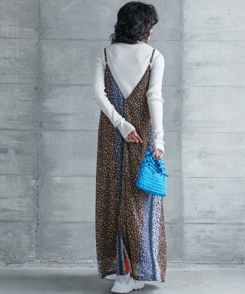 GEVS.（ジェイヴィス）の「＜大きいサイズ＞フラワープリントキャミソールワンピース GEVS.（ワンピース・レディース・ブルー系/イエロー系・3L/LL/L/4L/5L/10L/6L/8L）」の20枚目の写真