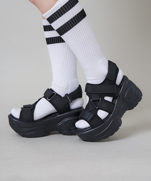 SPINNS（スピンズ）の「ナイロンテープ厚底サンダル（サンダル・レディース・ブラック・S/M/L）」の4枚目の写真