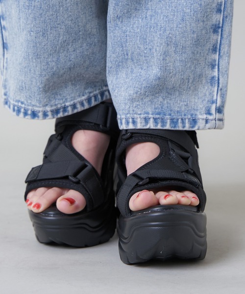 SPINNS（スピンズ）の「ナイロンテープ厚底サンダル（サンダル・レディース・ブラック・S/M/L）」の11枚目の写真