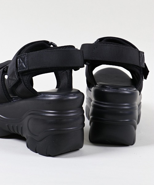 SPINNS（スピンズ）の「ナイロンテープ厚底サンダル（サンダル・レディース・ブラック・S/M/L）」の5枚目の写真