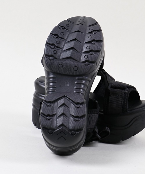 SPINNS（スピンズ）の「ナイロンテープ厚底サンダル（サンダル・レディース・ブラック・S/M/L）」の3枚目の写真