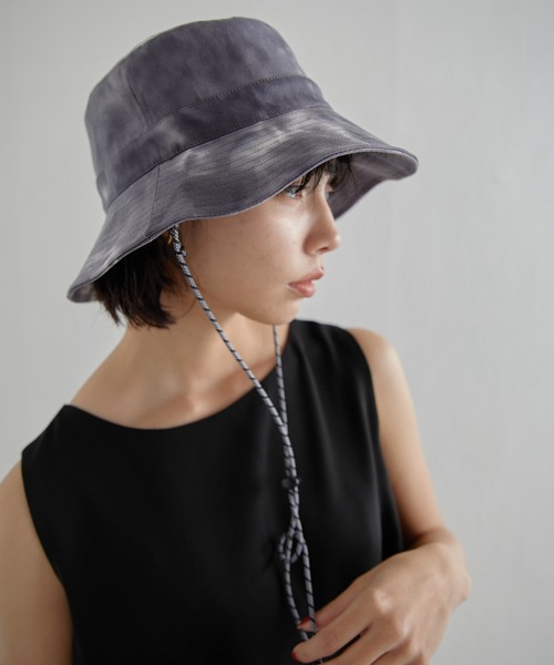 ear PAPILLONNER（イアパピヨネ）の「タイダイ柄バケットハット【SUM1 STYLE（スミスタイル）】（ハット・レディース・グレー/カーキ・FREE）」の2枚目の写真