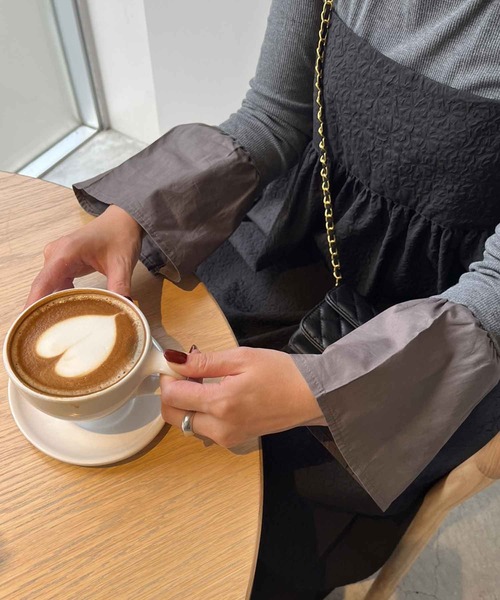 rectangle（レクタングル）の「フレアスリーブトップス（Tシャツ/カットソー・レディース・チャコールグレー/アイボリー/ブラック・FREE）」の3枚目の写真