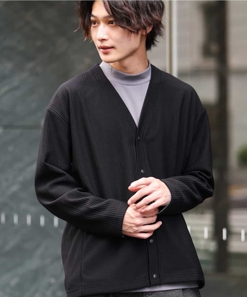 a.v.v(アーヴェヴェ)の「【毛玉になりにくい】タックジャージーカーディガン(カーディガン/ボレロ・メンズ・ブラック/イエロー/チャコールグレー・48/46/44/50)」の2枚目の写真
