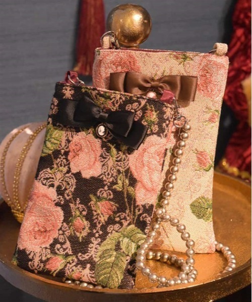 axes femme（アクシーズファム）の「ルドゥーテソフィスマホポシェ（ショルダーバッグ・レディース・ベージュ/ブラック・FREE）」の12枚目の写真