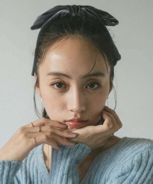 VANNIE U(ヴァニーユー)の「ベロアリボンバレッタ(バレッタ/ヘアクリップ・レディース・グレー/ブラック・FREE)」の1枚目の写真