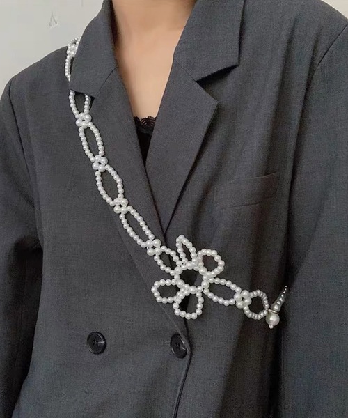 shopnikoniko(ショップニコニコ)の「フェイクパール フラワー ハーネスベルト ビスチェ ボディベルト マルチネックレス(サスペンダー・レディース・ホワイト・フリー)」の5枚目の写真