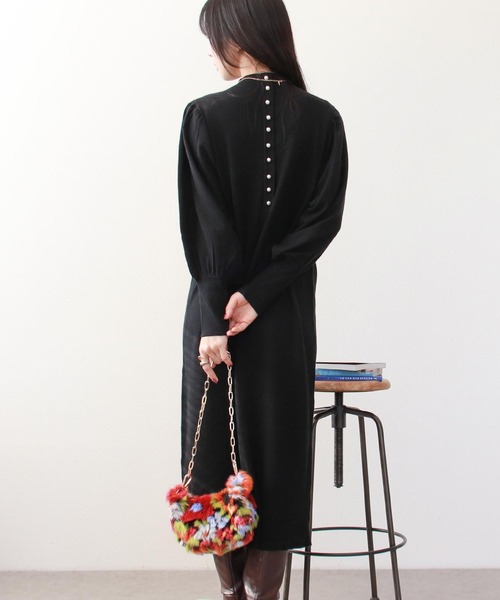 Three Four Time（ｽﾘｰﾌｫｰﾀｲﾑ）の「2WAYパールボタンニットワンピース（ワンピース・レディース・ブラック/ベージュ/グレー・FREE）」の2枚目の写真