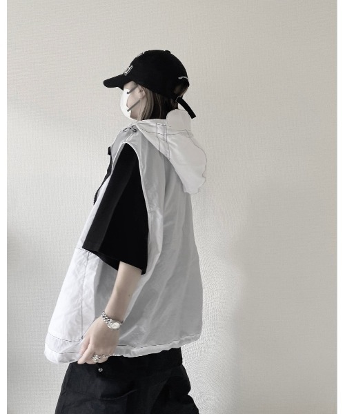 YACA(ヤーカ)の「nylon sheer hood best/ナイロンシアーフードベスト(ベスト・レディース・ホワイト・FREE)」の2枚目の写真