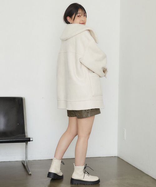 RETRO GIRL（レトロガール）の「BIGムートンジャケット（ムートンコート・レディース・ナチュラル/チャコールグレー・FREE）」の4枚目の写真