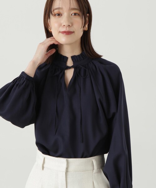 N.(N. Natural Beauty Basic)(エヌエヌナチュラルビューティーベーシック)の「◆前後2WAYフリルネックブラウス(シャツ/ブラウス・レディース・ネイビー/ブルー/ライトグリーン/オフホワイト・MEDIUM)」の3枚目の写真