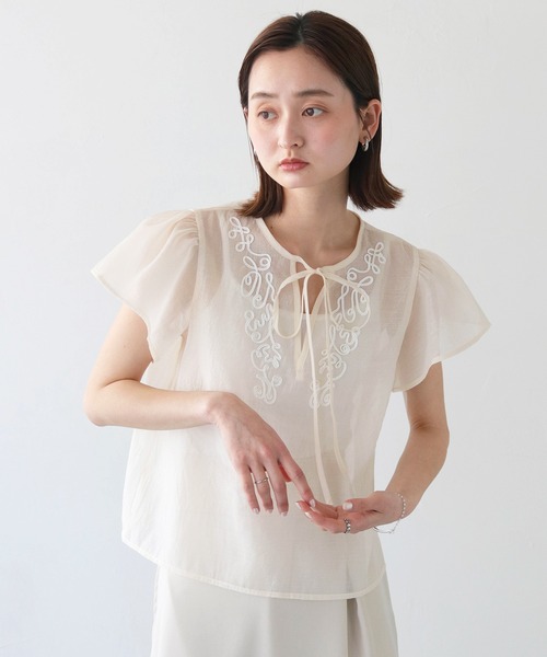 CLEIO(クレイオ)の「【CLEIO】テープ刺繍ネックリボン半袖ブラウス(シャツ/ブラウス・レディース・アイボリー/ブラック・FREE)」の10枚目の写真