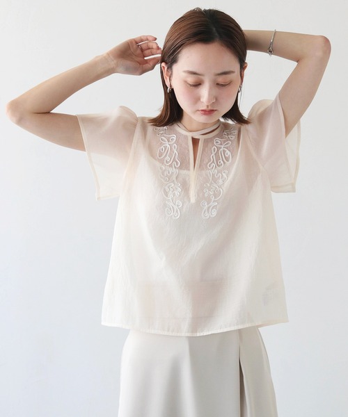 CLEIO(クレイオ)の「【CLEIO】テープ刺繍ネックリボン半袖ブラウス(シャツ/ブラウス・レディース・アイボリー/ブラック・FREE)」の4枚目の写真