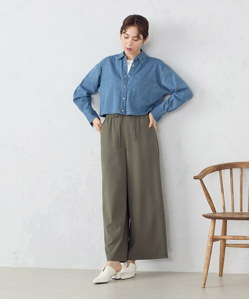 COMME CA ISM(コムサイズム)の「デニム クロップド ストレッチ シャツ/セットアップ対応(シャツ/ブラウス・レディース・ネイビー/ブルー・MEDIUM/LARGE)」の11枚目の写真