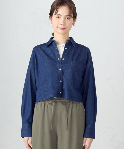 COMME CA ISM(コムサイズム)の「デニム クロップド ストレッチ シャツ/セットアップ対応(シャツ/ブラウス・レディース・ネイビー/ブルー・MEDIUM/LARGE)」の9枚目の写真
