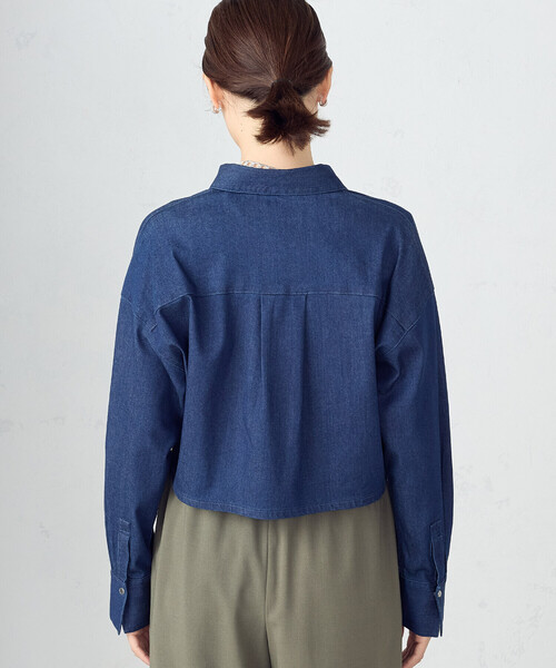COMME CA ISM(コムサイズム)の「デニム クロップド ストレッチ シャツ/セットアップ対応(シャツ/ブラウス・レディース・ネイビー/ブルー・MEDIUM/LARGE)」の7枚目の写真