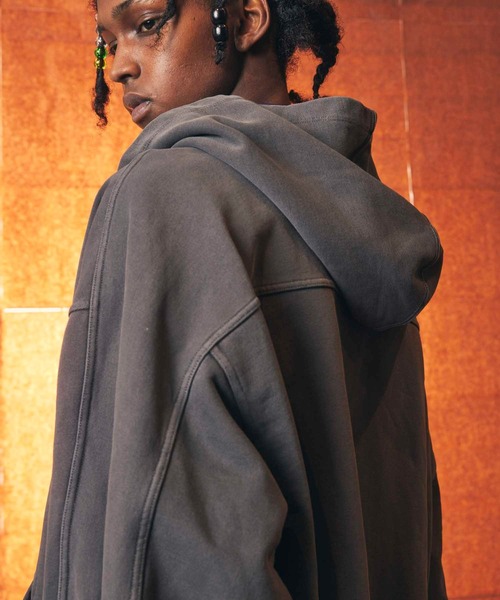 メゾンスペシャル ショート丈 パーカー Ｆ グレー フルジップ MAISON SPECIAL（メゾンスペシャル）の「Front Zip Short Hoodie
