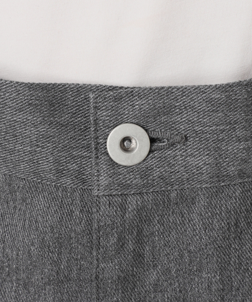 AP STUDIO(エーピーストゥディオ)の「エンパイアラインパンツ(スラックス・レディース・チャコールグレー・36/38)」の2枚目の写真