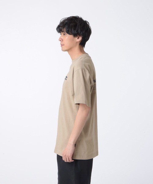 NEW BALANCE(ニューバランス)の「Athletics Flocked リラックス ショートスリーブTシャツ(Tシャツ/カットソー・メンズ・ライトベージュ/ネイビー・XX-LARGE/X-LARGE/LARGE/MEDIUM/SMALL)」の14枚目の写真