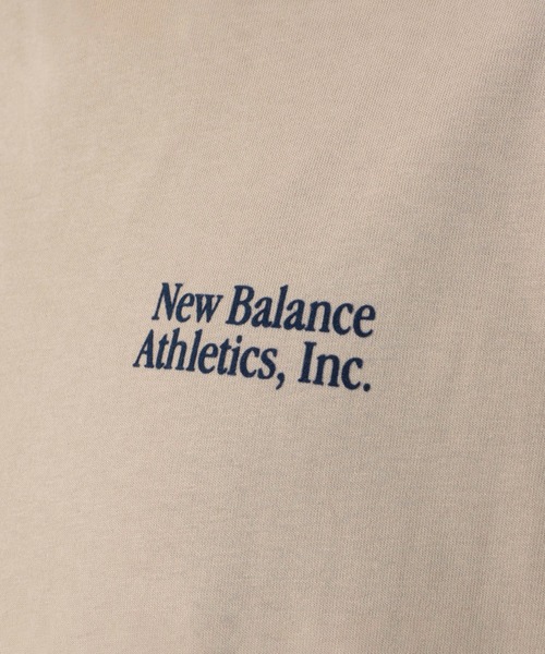 NEW BALANCE(ニューバランス)の「Athletics Flocked リラックス ショートスリーブTシャツ(Tシャツ/カットソー・メンズ・ライトベージュ/ネイビー・XX-LARGE/X-LARGE/LARGE/MEDIUM/SMALL)」の9枚目の写真