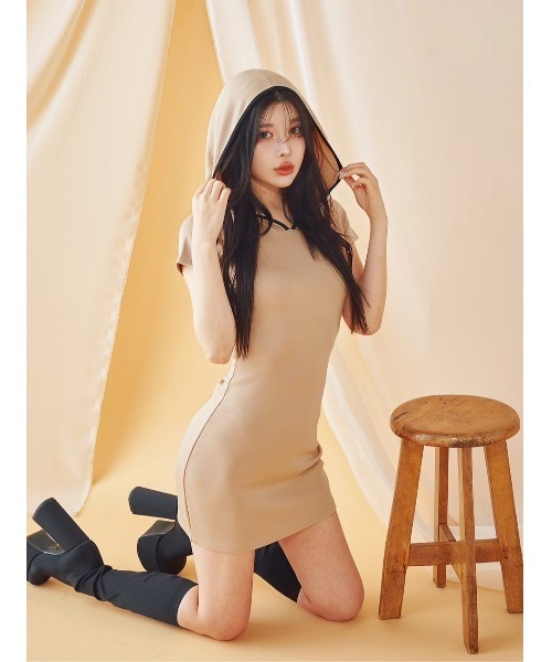 Darich【完売商品 定価9,900円】バックオープンカットミニワンピース Darich【完売商品 定価9,900円】バックオープンカットミニ