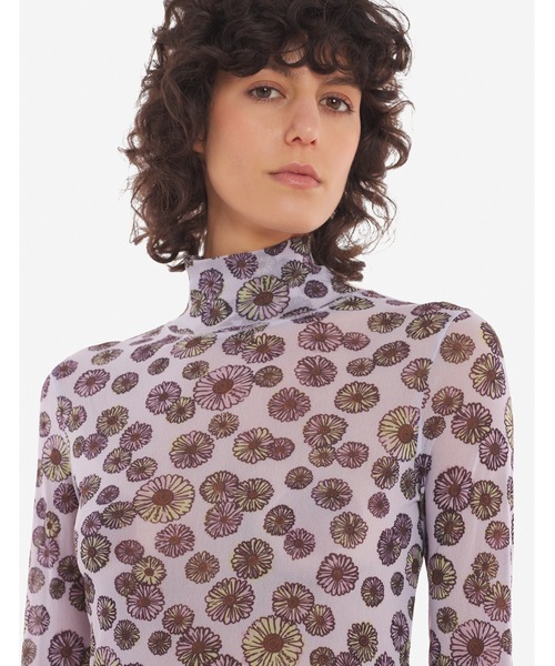 Maison Kitsune(メゾンキツネ)の「FLOATING FLOWERS MESH HIGH NECK TOP(その他トップス・レディース・マルチ・S)」の2枚目の写真
