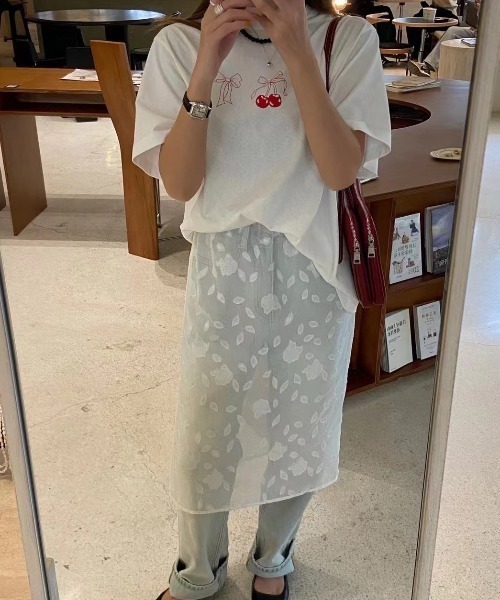 GEMEDA(ジェメダ)の「チェリーリボンプリントTシャツ(Tシャツ/カットソー・レディース・ホワイト/グレー・M)」の13枚目の写真