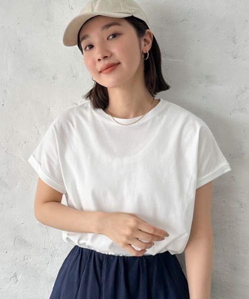 Doux archives(ドゥアルシーヴ)の「【サイズ展開有】袖折り返しTシャツ(Tシャツ/カットソー・レディース・ブラック/グレイッシュベージュ/カーキ/サックスブルー/オフホワイト/チャコールグレー/ピンクベージュ・36/38)」の2枚目の写真