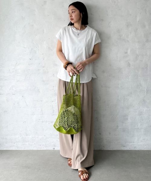 Doux archives(ドゥアルシーヴ)の「【サイズ展開有】袖折り返しTシャツ(Tシャツ/カットソー・レディース・ブラック/グレイッシュベージュ/カーキ/サックスブルー/オフホワイト/チャコールグレー/ピンクベージュ・36/38)」の11枚目の写真